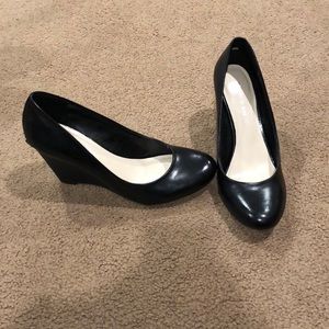 Black wedge heels
